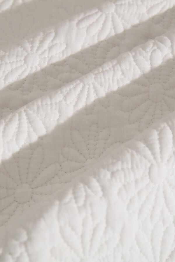 Textura Colcha acolchada flores algod&oacute;n. Cama 150-160cm. marfil