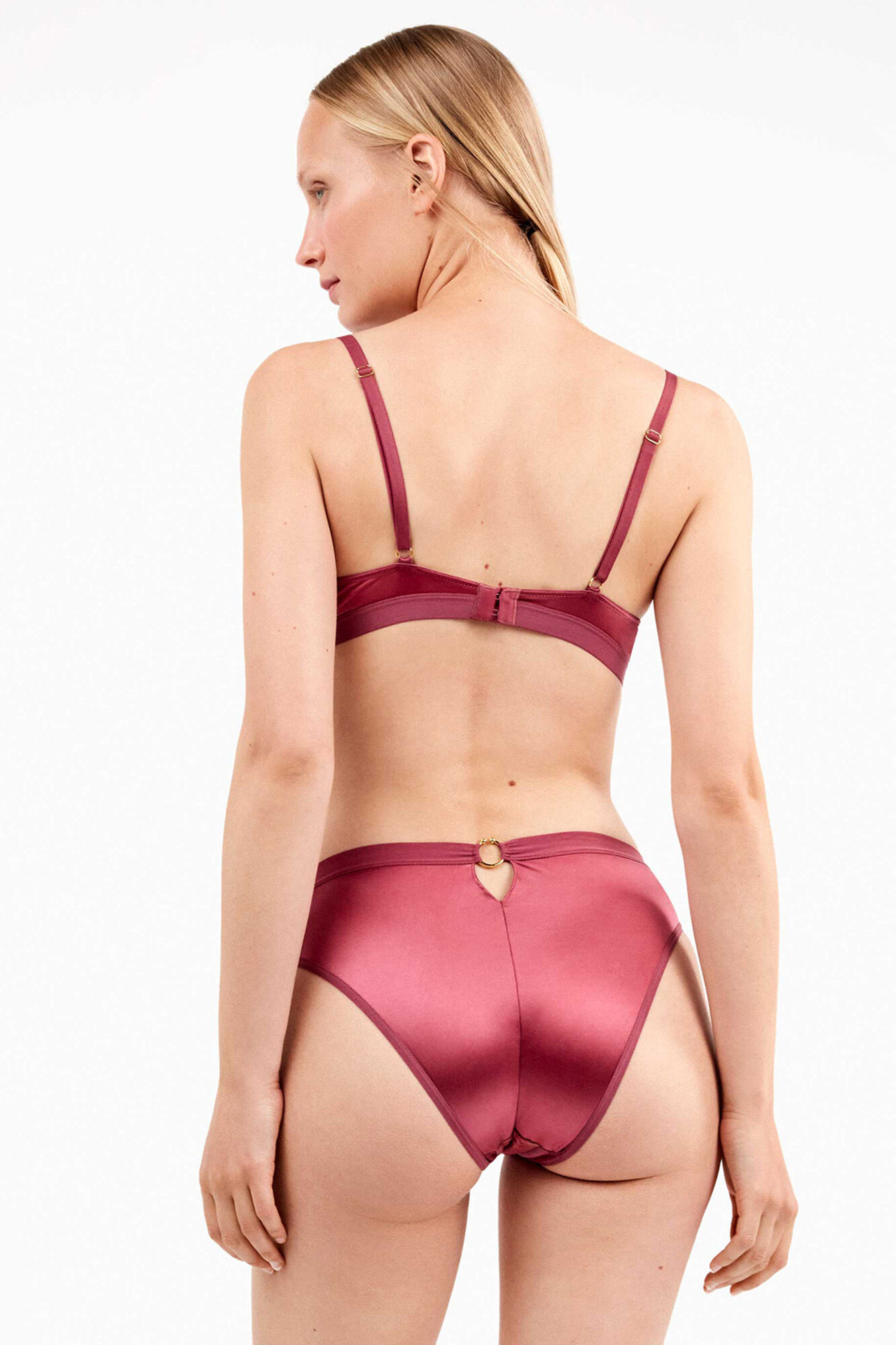 Gisela Braga alta encaje floral