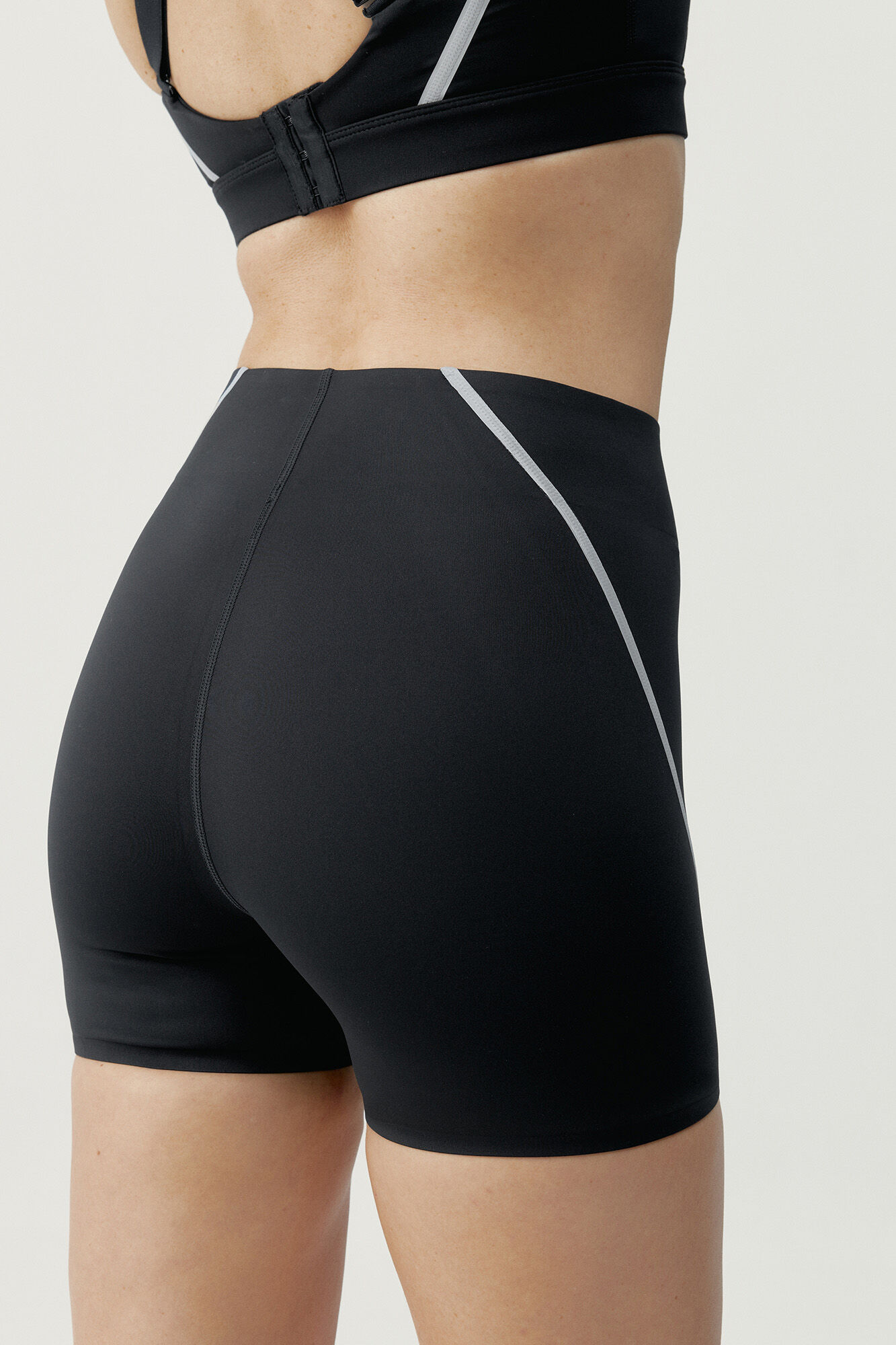 Born Living Yoga Luna shorts