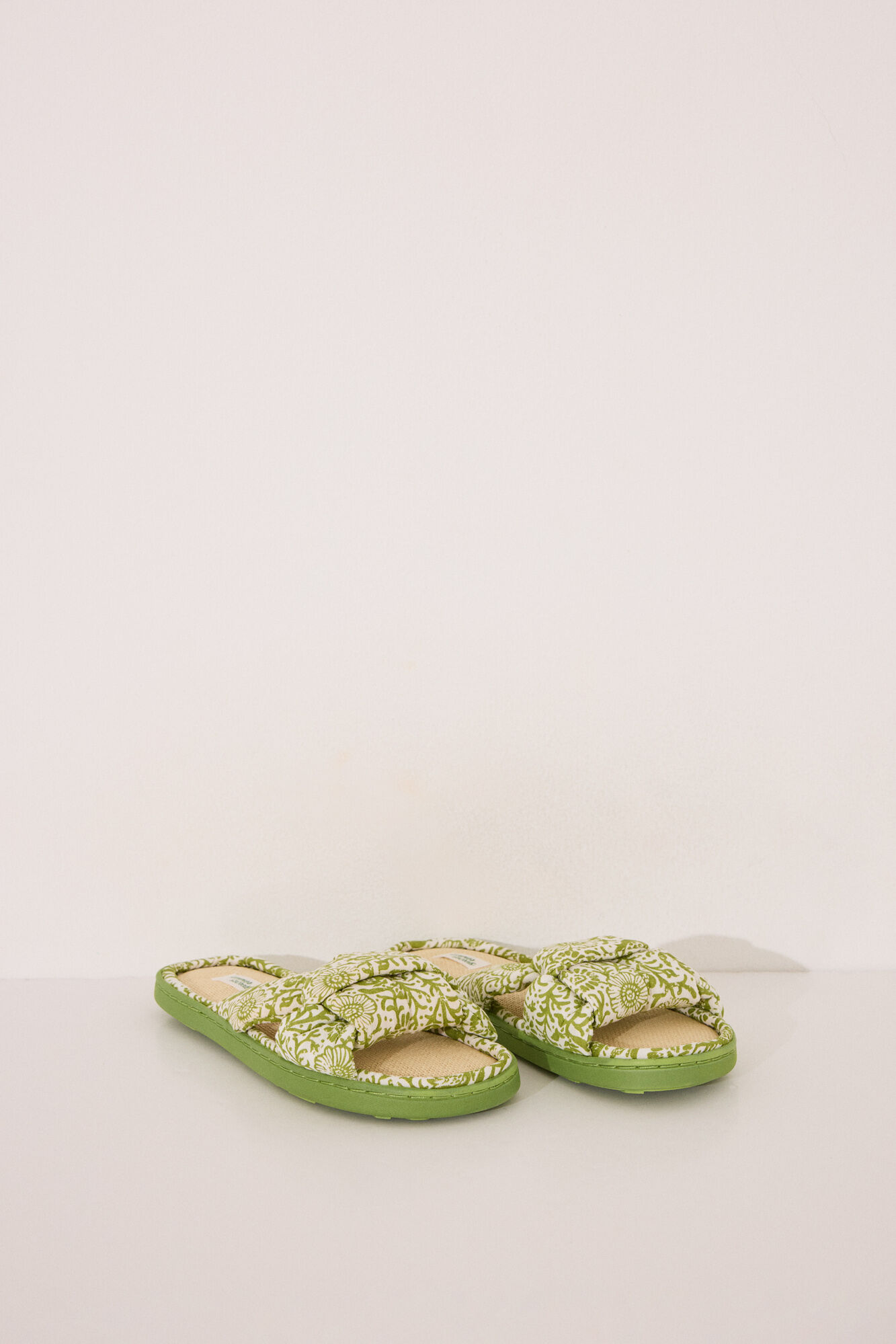 Women'secret Chinelos de quarto superiores de r&aacute;fia verde com n&oacute;s