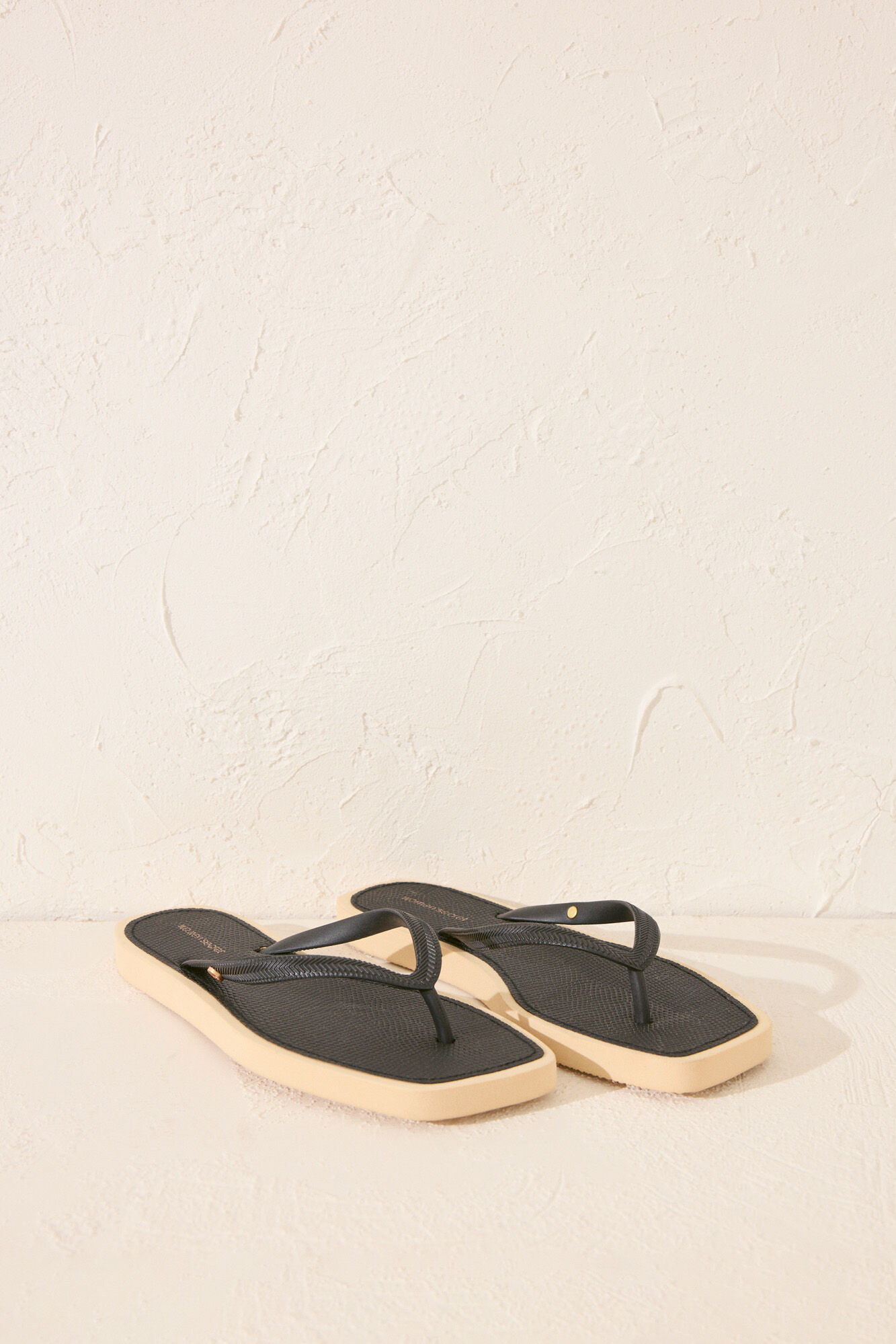 Women'secret Chinelos cobra preta com bico quadrado