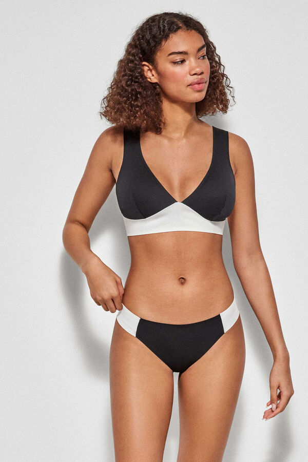 Gisela Braguita bikini corte l&aacute;ser negro