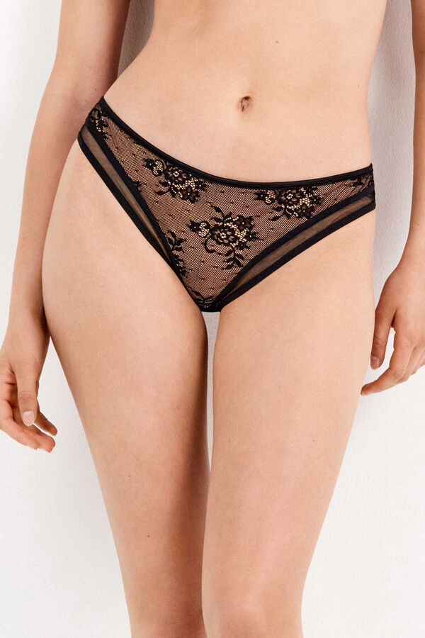 Gisela Cuequinha de biqu&iacute;ni toda em renda preto