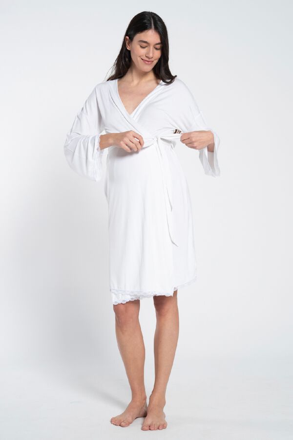 Ohma! Bata premam&aacute; con encaje en el bajo blanco