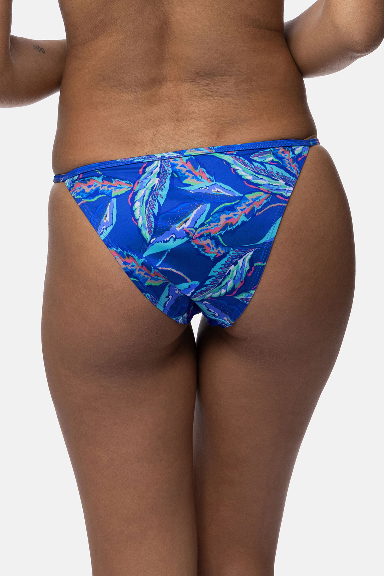 Dorina Braga String de la serie ABUJA de Dorina