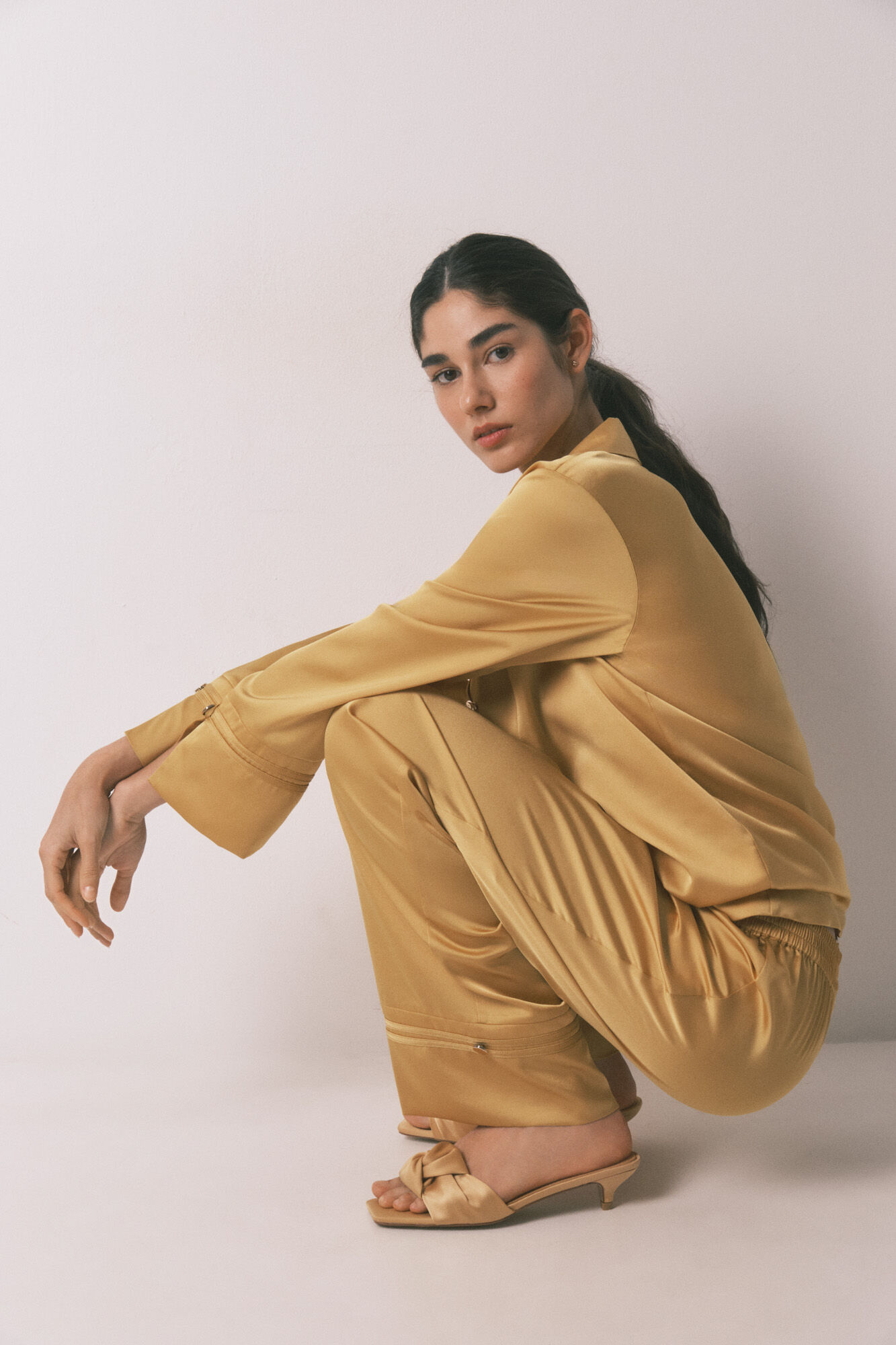 Women'secret Pijama camisero largo sat&eacute;n mostaza