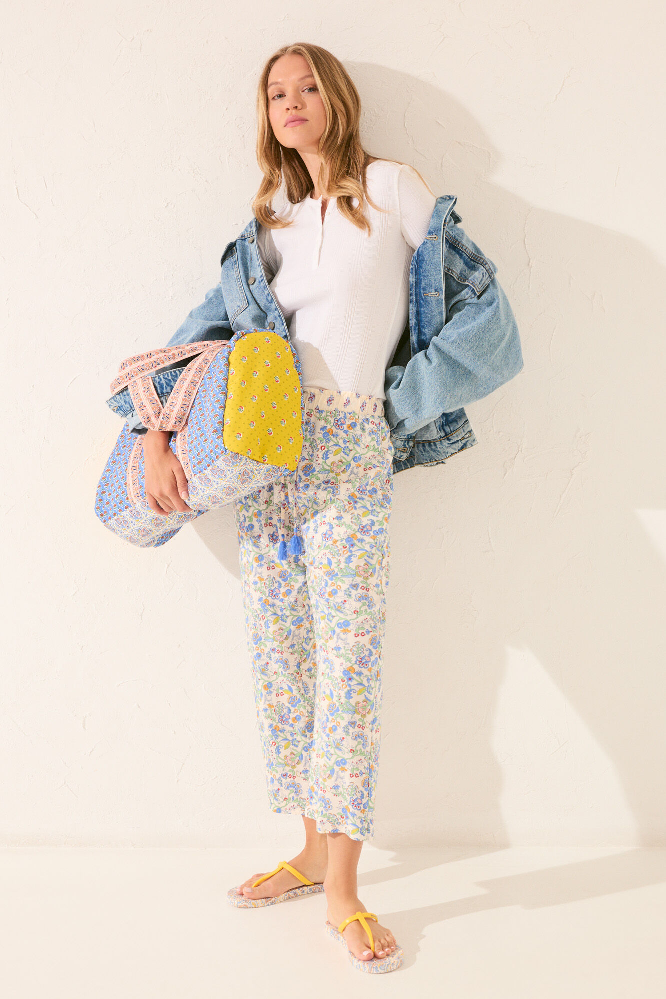 Women'secret Pantal&oacute;n Capri viscosa flores multicolor