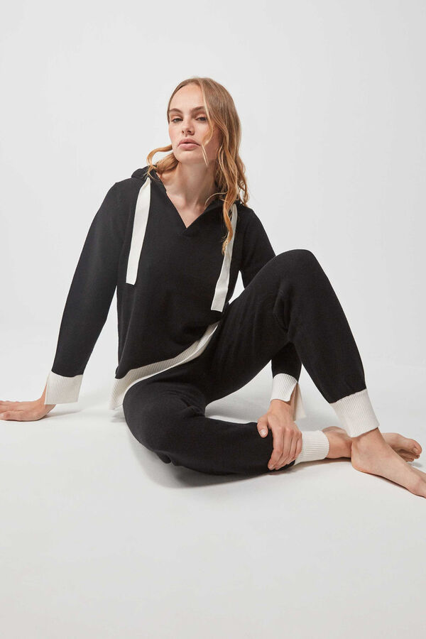 Gisela Conjunto sudadera y pantal&oacute;n negro