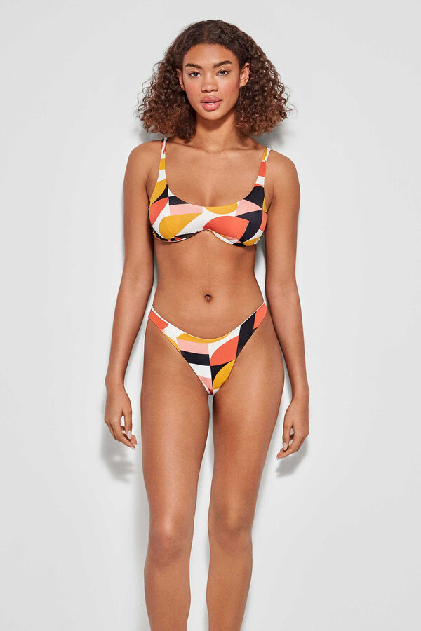 Gisela Cuequinha brasileira corte em V branco