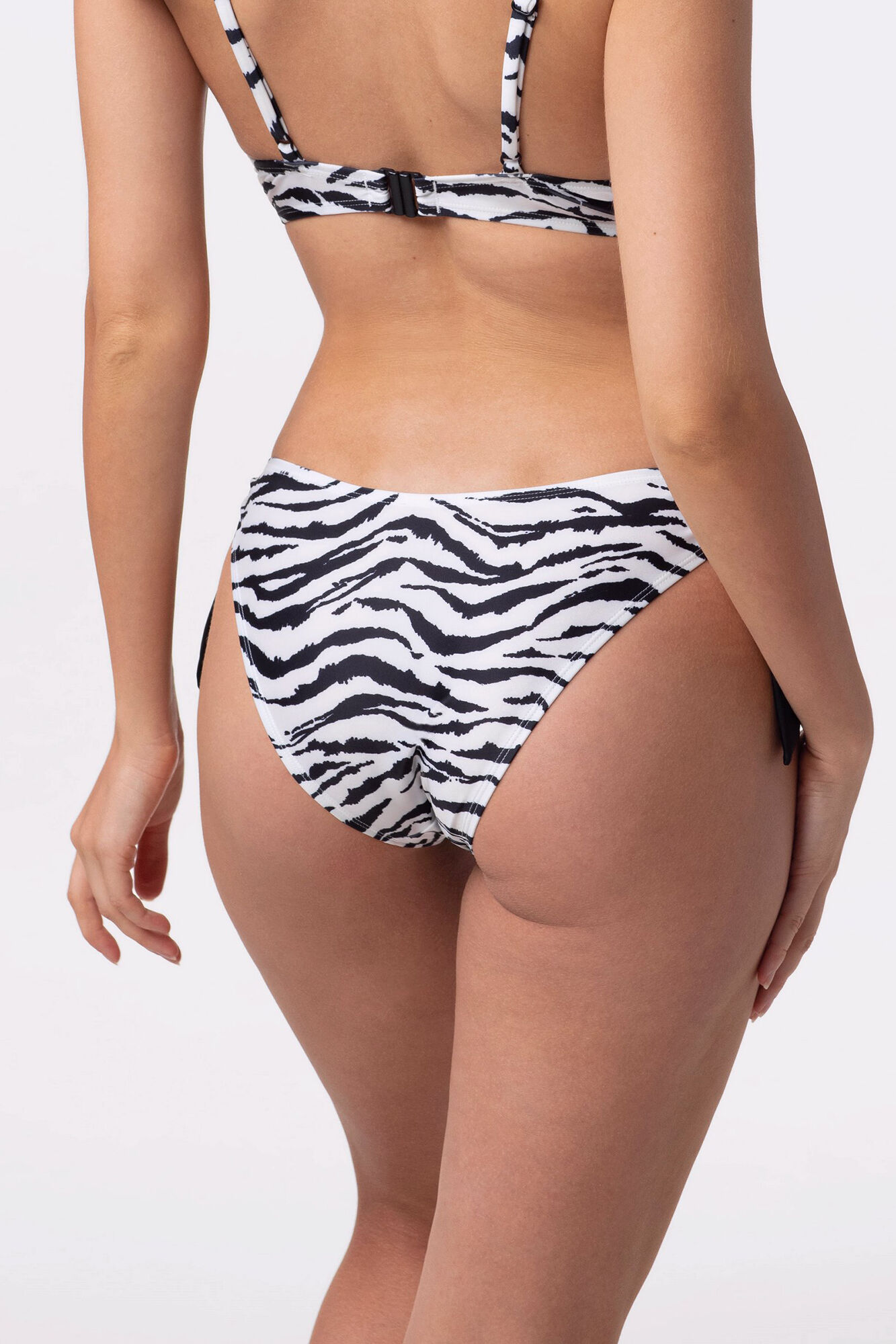 Dorina Cueca String da s&eacute;rie KADUNA de Dorina