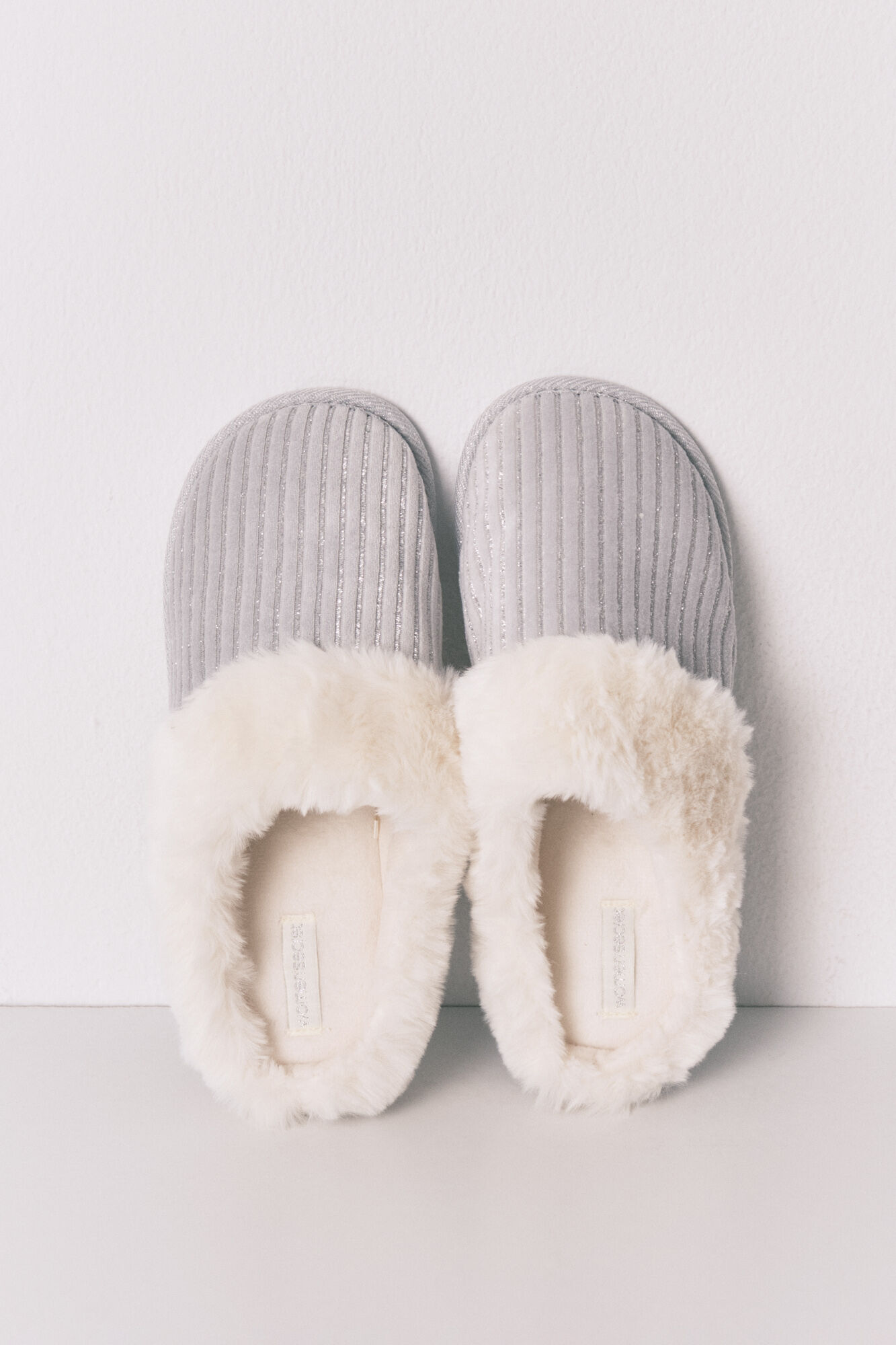 Women'secret Zapatillas casa canal&eacute; pelo gris lurex