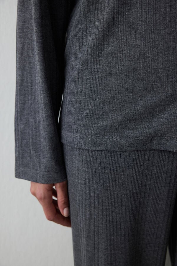 Penti Conjunto de camiseta y pantal&oacute;n gris liso con canal&eacute; gris