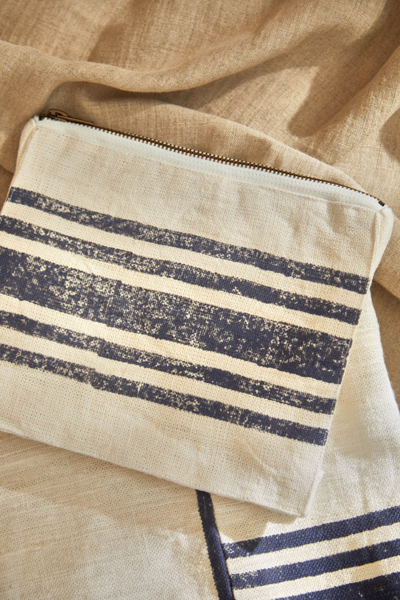 Calma House Neceser de lino estampado a rayas azules Lili