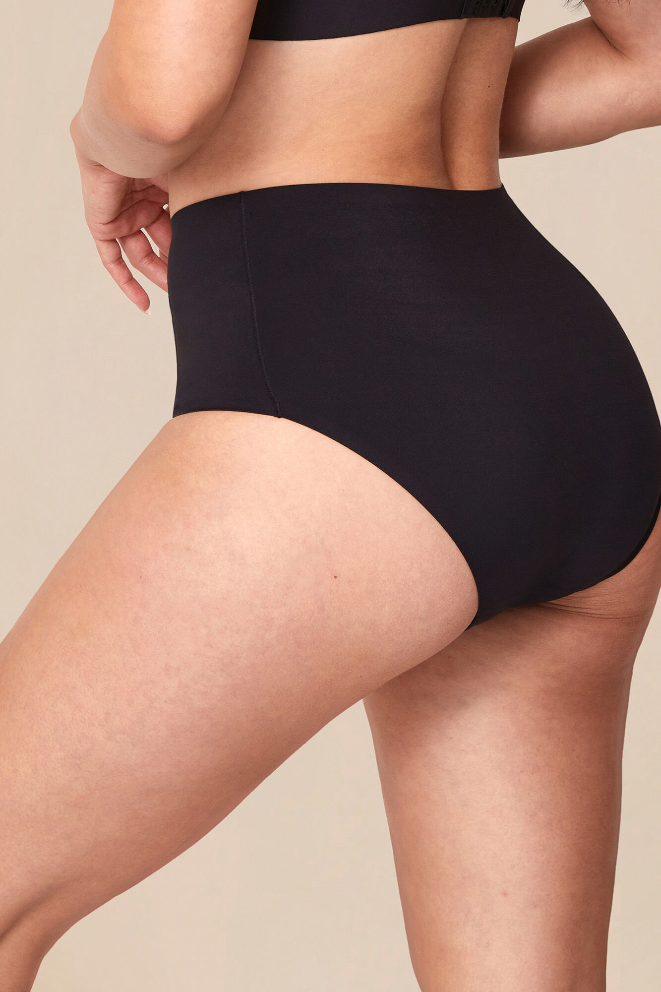 Proof Braga menstrual talle alto negra &ndash; Absorci&oacute;n media