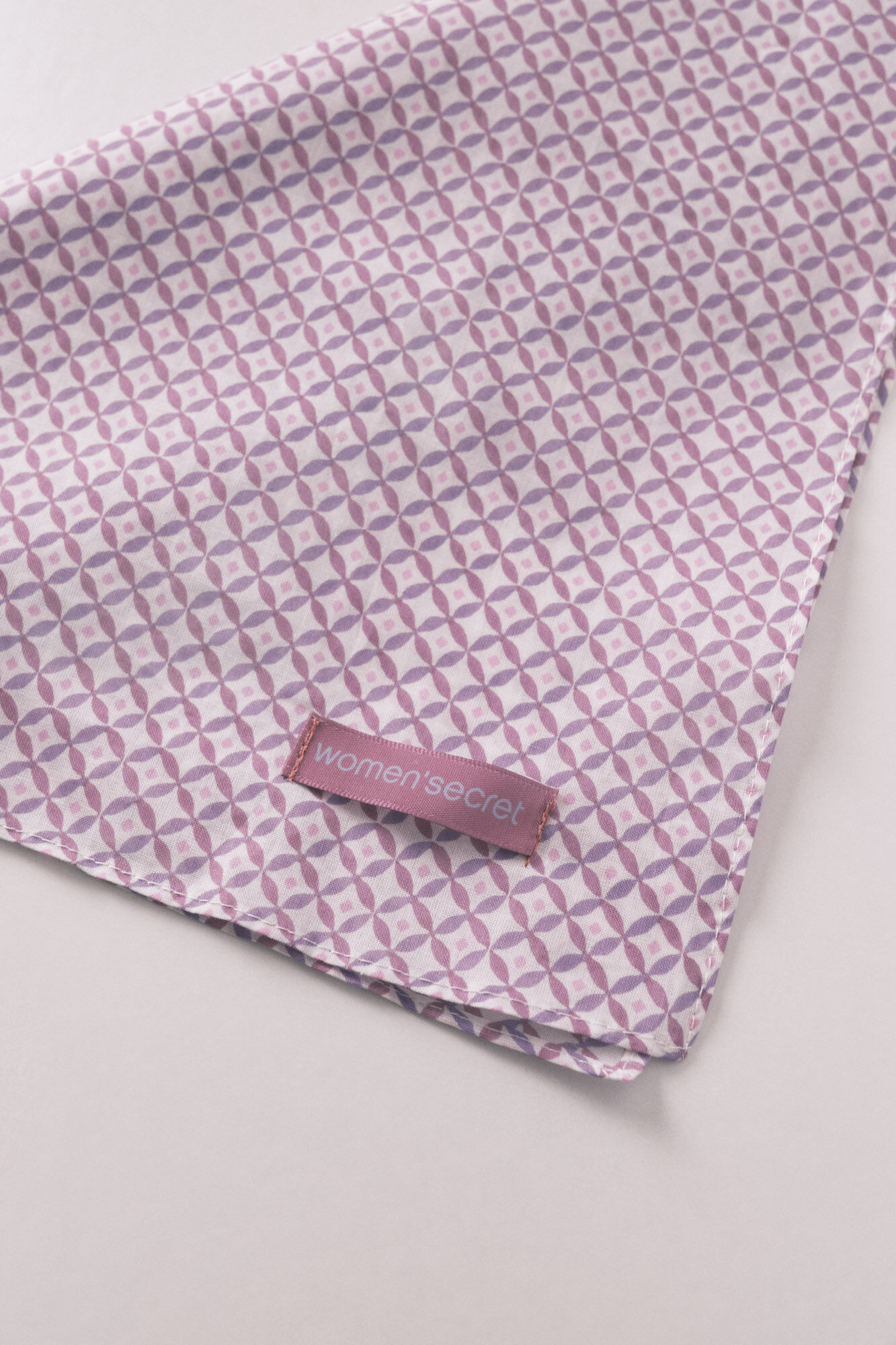 Women'secret Pa&ntilde;uelo estilo bandana print geom&eacute;trico