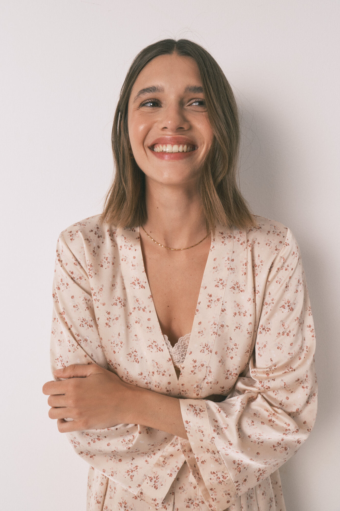 Women'secret Robe solto de cetim midi com flor rosa