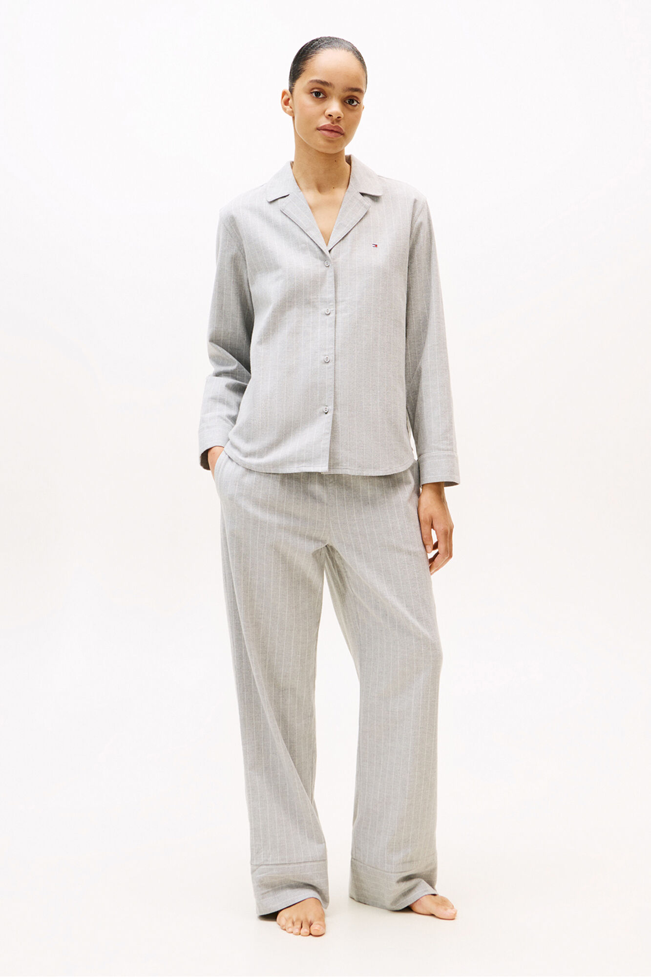 Tommy Hilfiger Conjunto de pijama de rayas con camisa y pantal&oacute;n