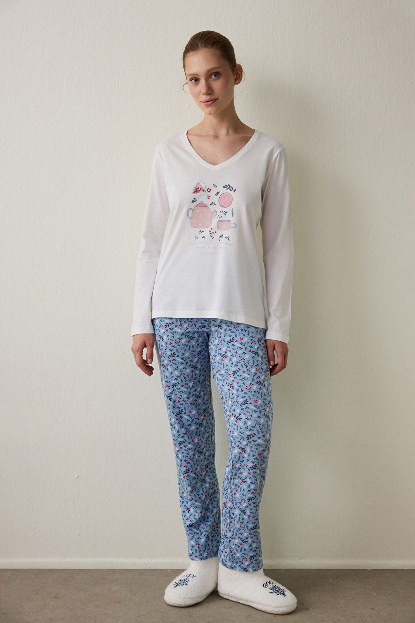 Penti Conjunto de pijama de manga comprida com estampado de x&iacute;cara de ch&aacute; e gola em V