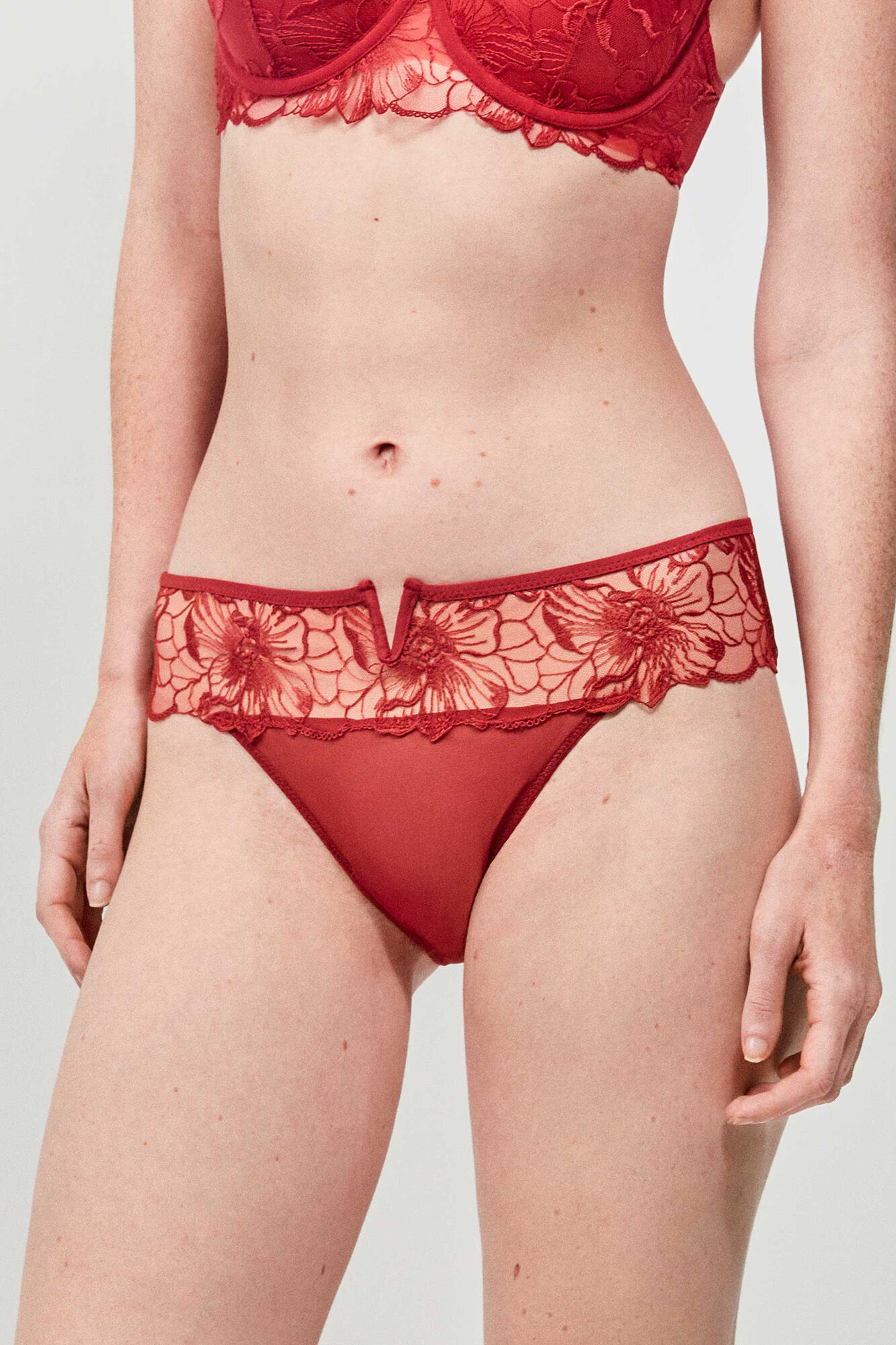 Gisela Braga cl&aacute;sica encaje