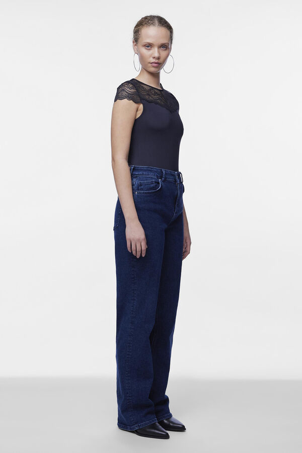 Pieces Body com decote estilo lingerie e manga curta. preto