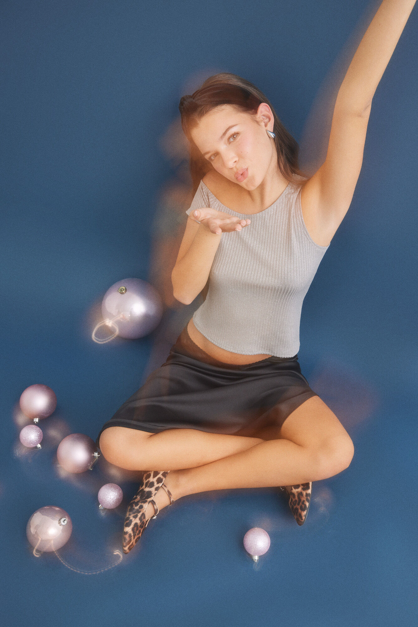 HI&BYE Top asim&eacute;trico lurex gris