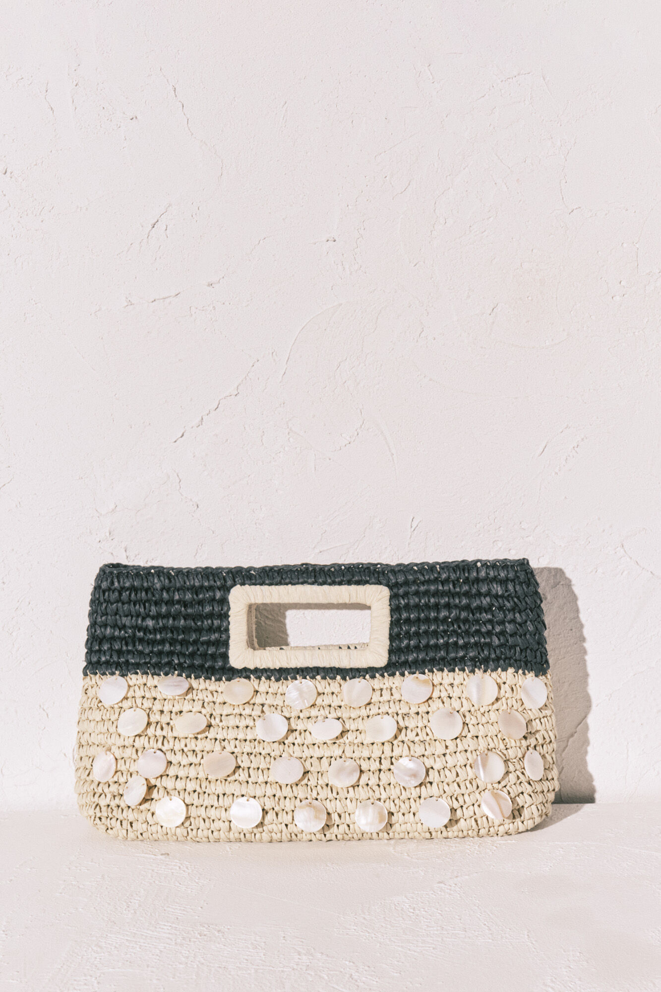 Women'secret Bolso mediano rafia natural y negro