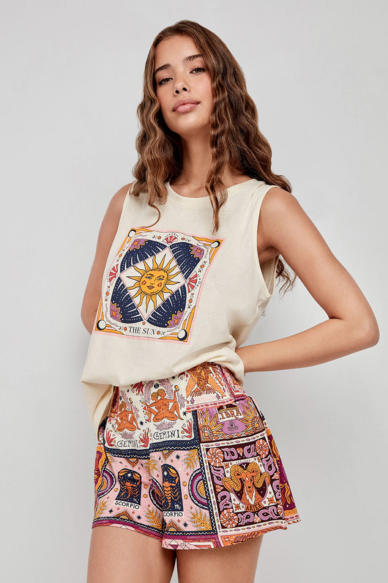 Gisela Pijama curto com estampado do zod&iacute;aco