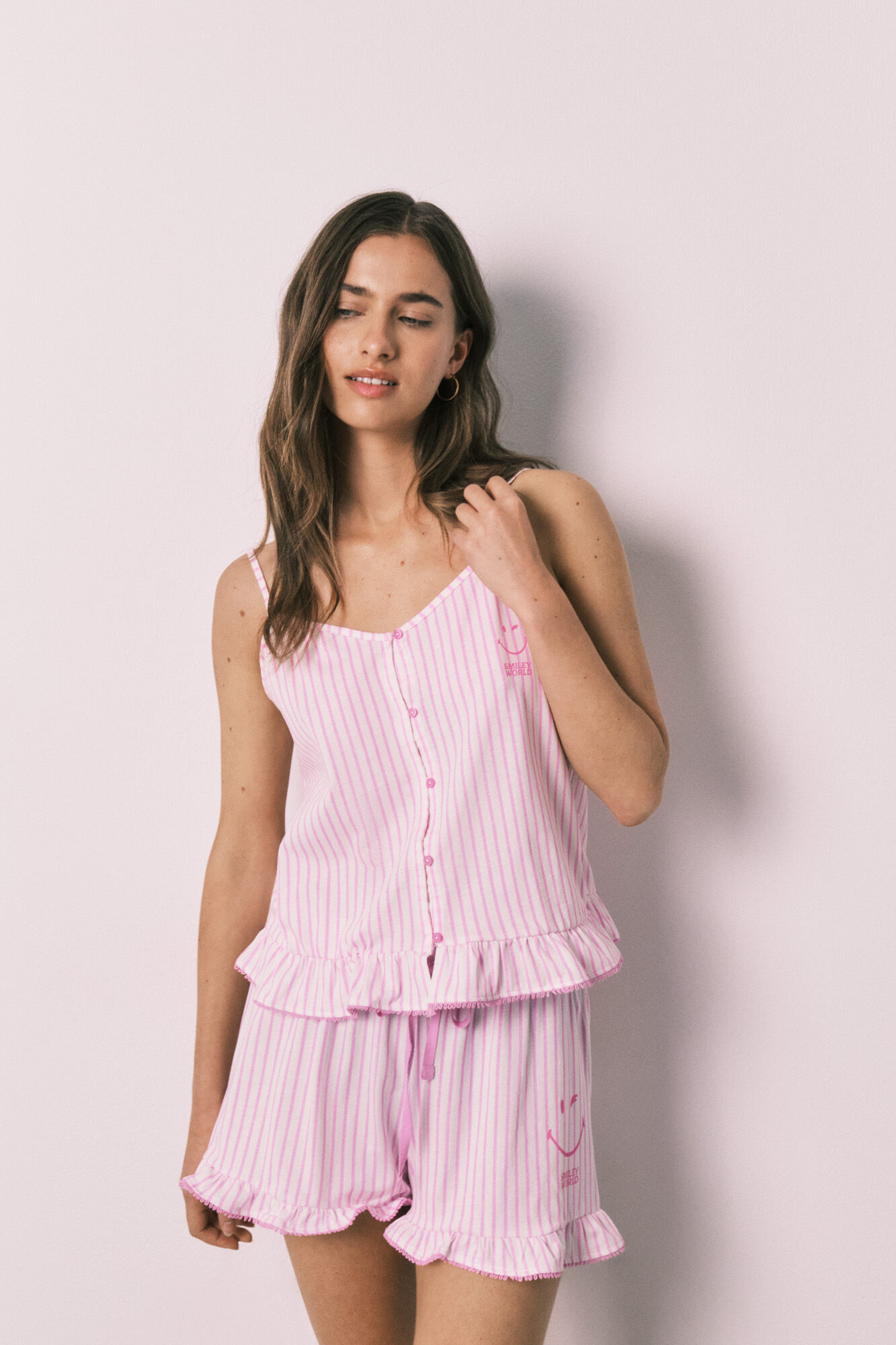 Women'secret Pijama curto de al&ccedil;as em algod&atilde;o SmileyWorld&reg; &agrave;s riscas com folhos