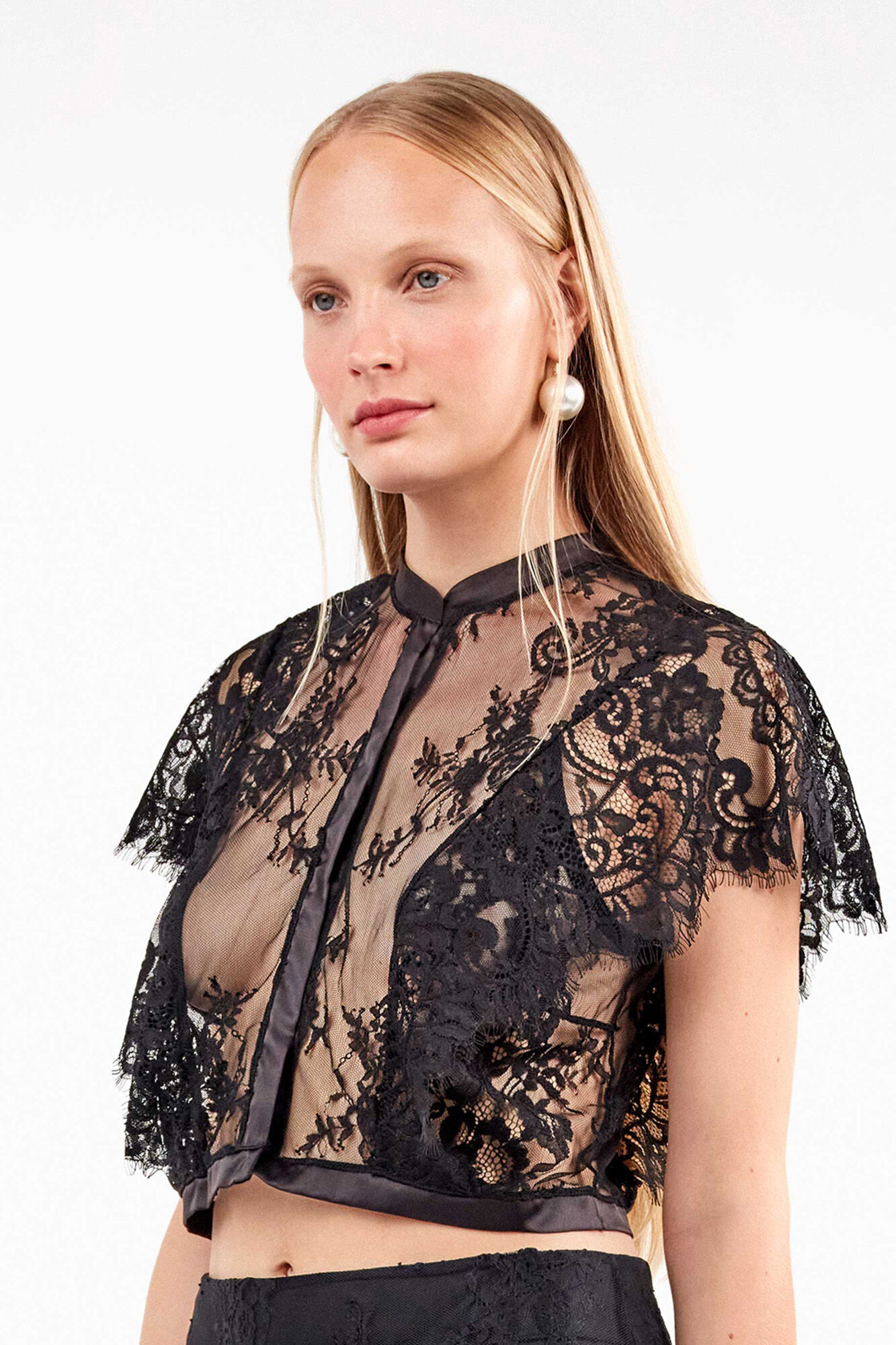 Gisela Casaco de renda transparente com detalhes elegantes