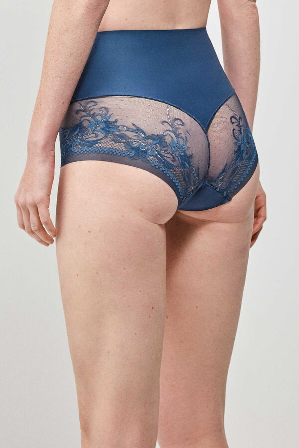 Gisela Braga alta invisible azul