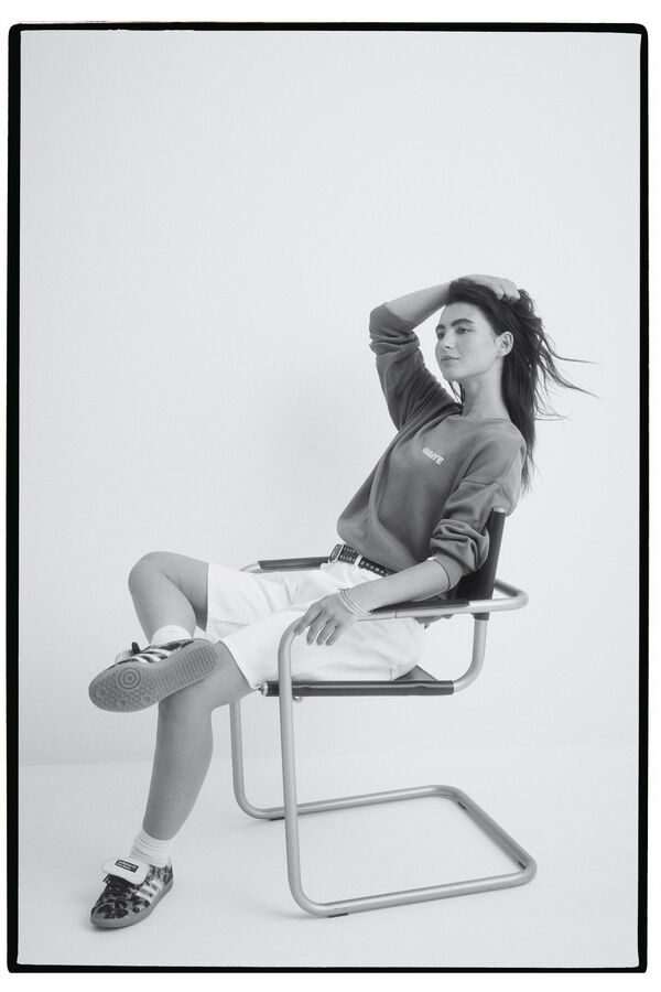 HI&BYE Sweatshirt com logo cinza cinzento