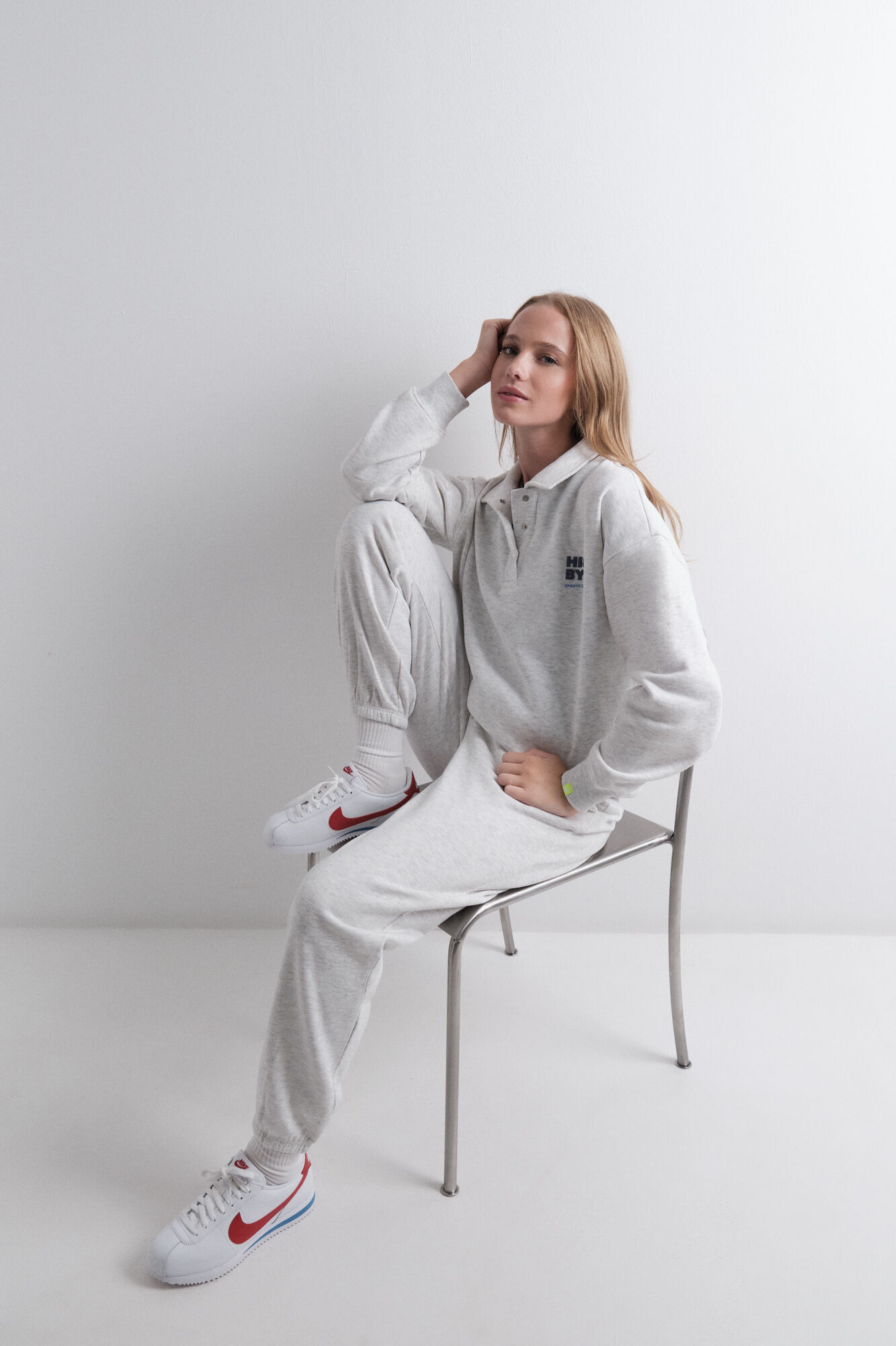 HI&BYE Pantal&oacute;n jogger felpa algod&oacute;n gris oscuro
