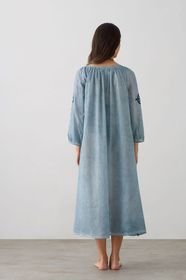 Textura T&uacute;nica algod&atilde;o detalhe bordado azul