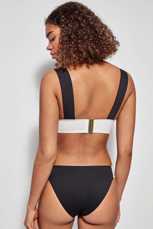 Gisela Braguita bikini corte l&aacute;ser negro