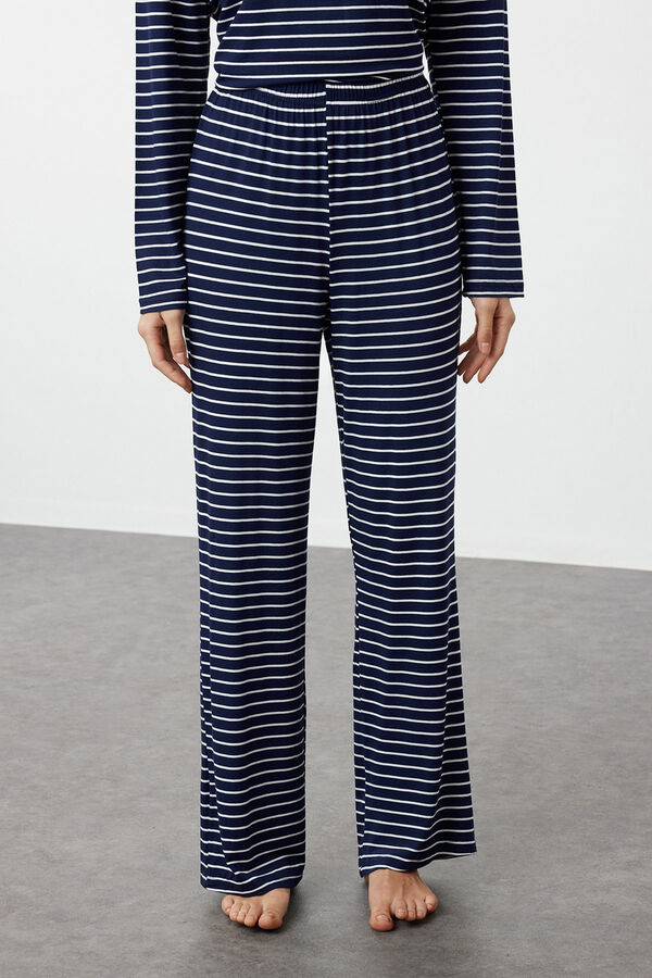 Trendyol Conjunto pijama viscosa rayas azul arco iris azul