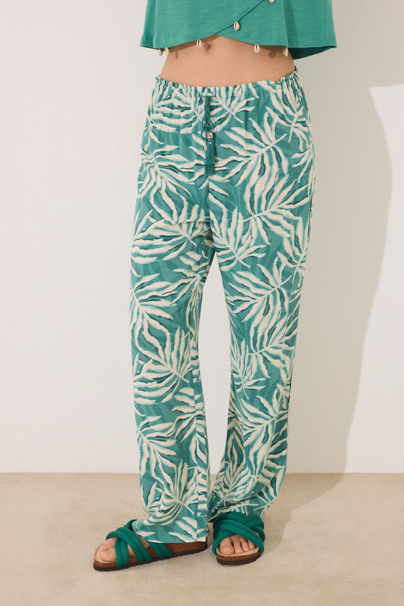 Women'secret Pantal&oacute;n largo estampado hojas verde
