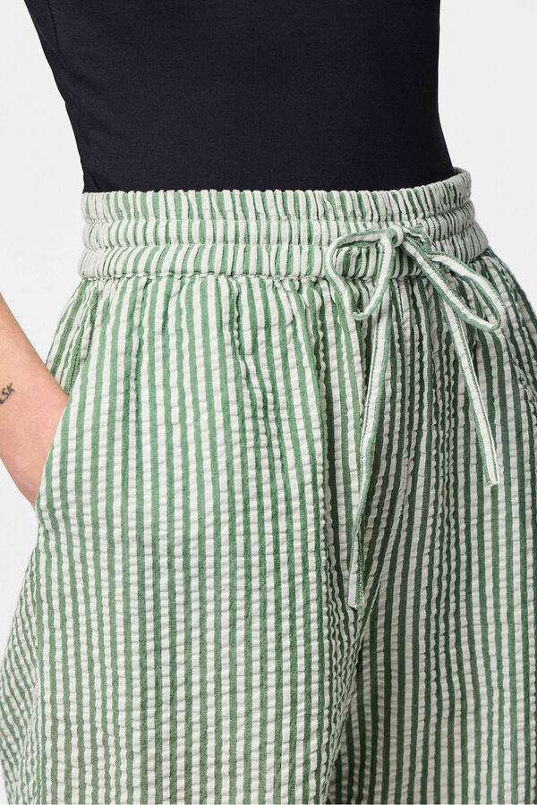 Pieces Pantalones cortos de rayas verde