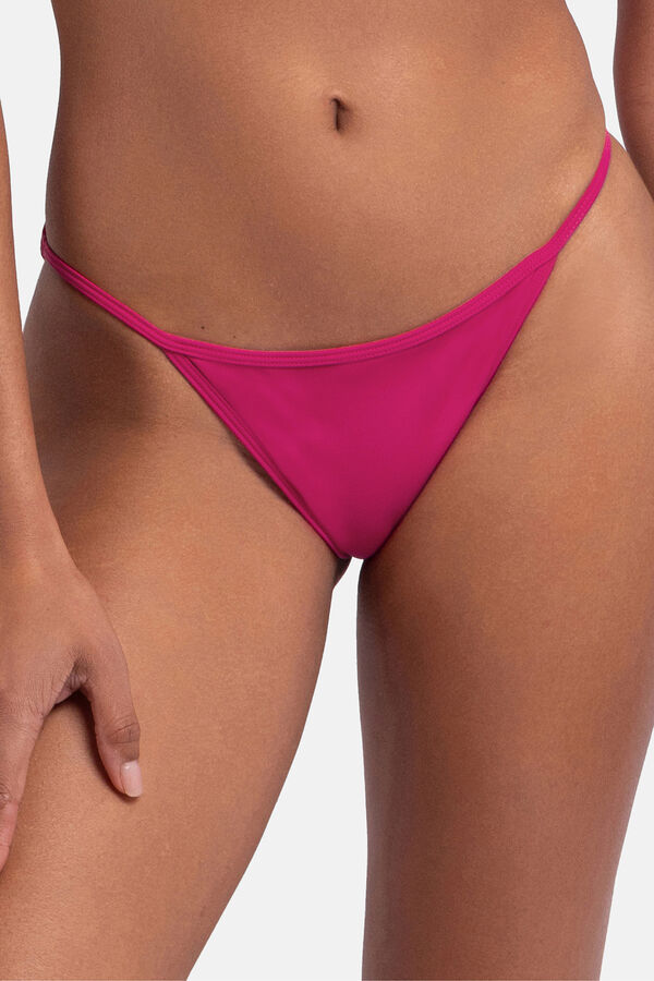 Dorina Braga de bikini clásica fucsia