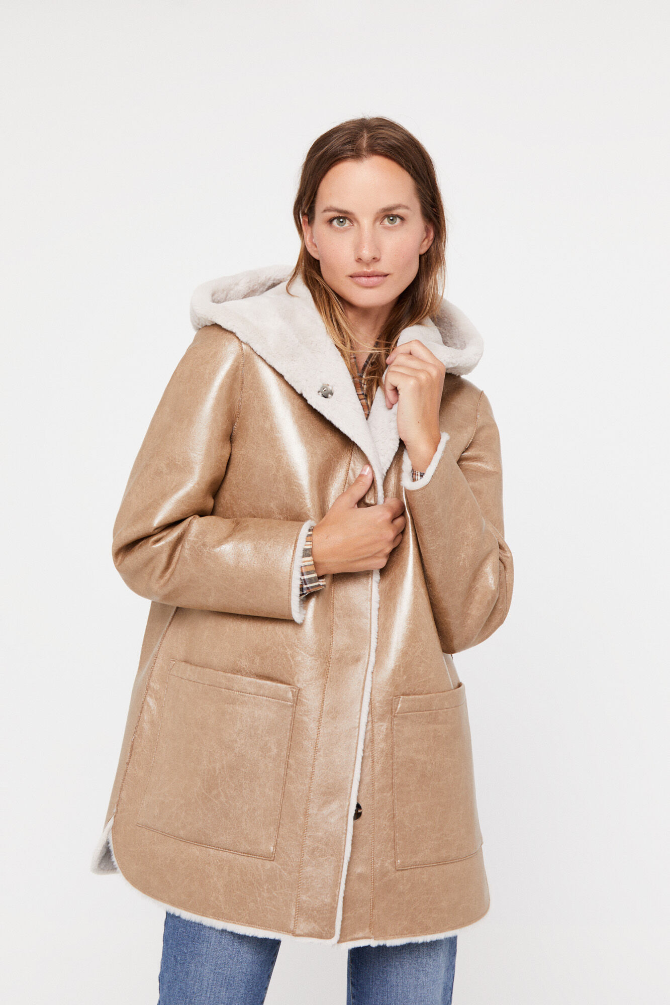 Abrigo efecto doble faz brillo. | Outlet de cazadoras y chaquetas de mujer | Factory
