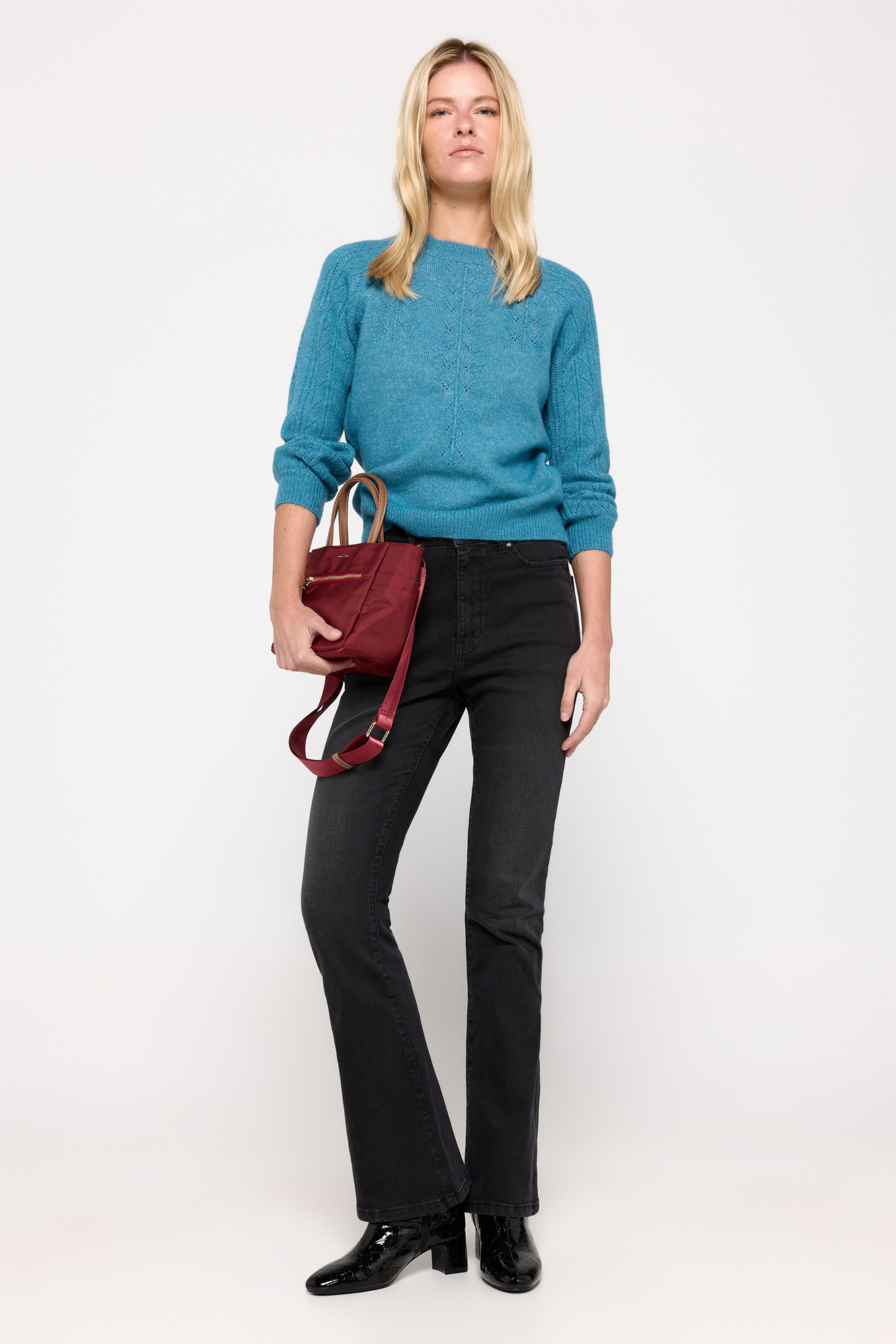 Suéter azul grosso com aberturas Ofertas em camisolas e cardigans de