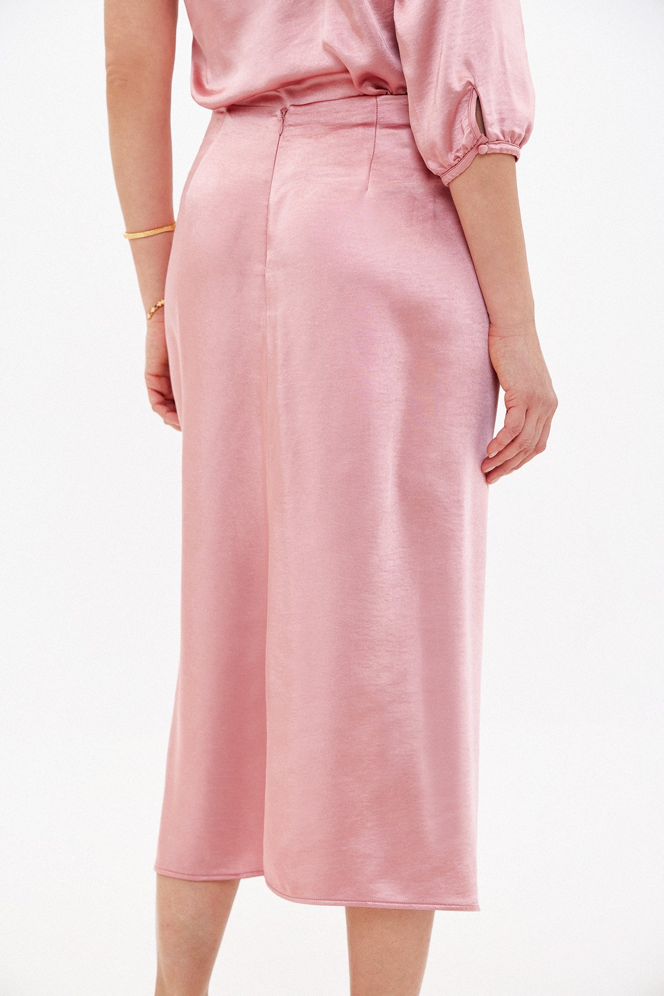 Falda satinada con nudo